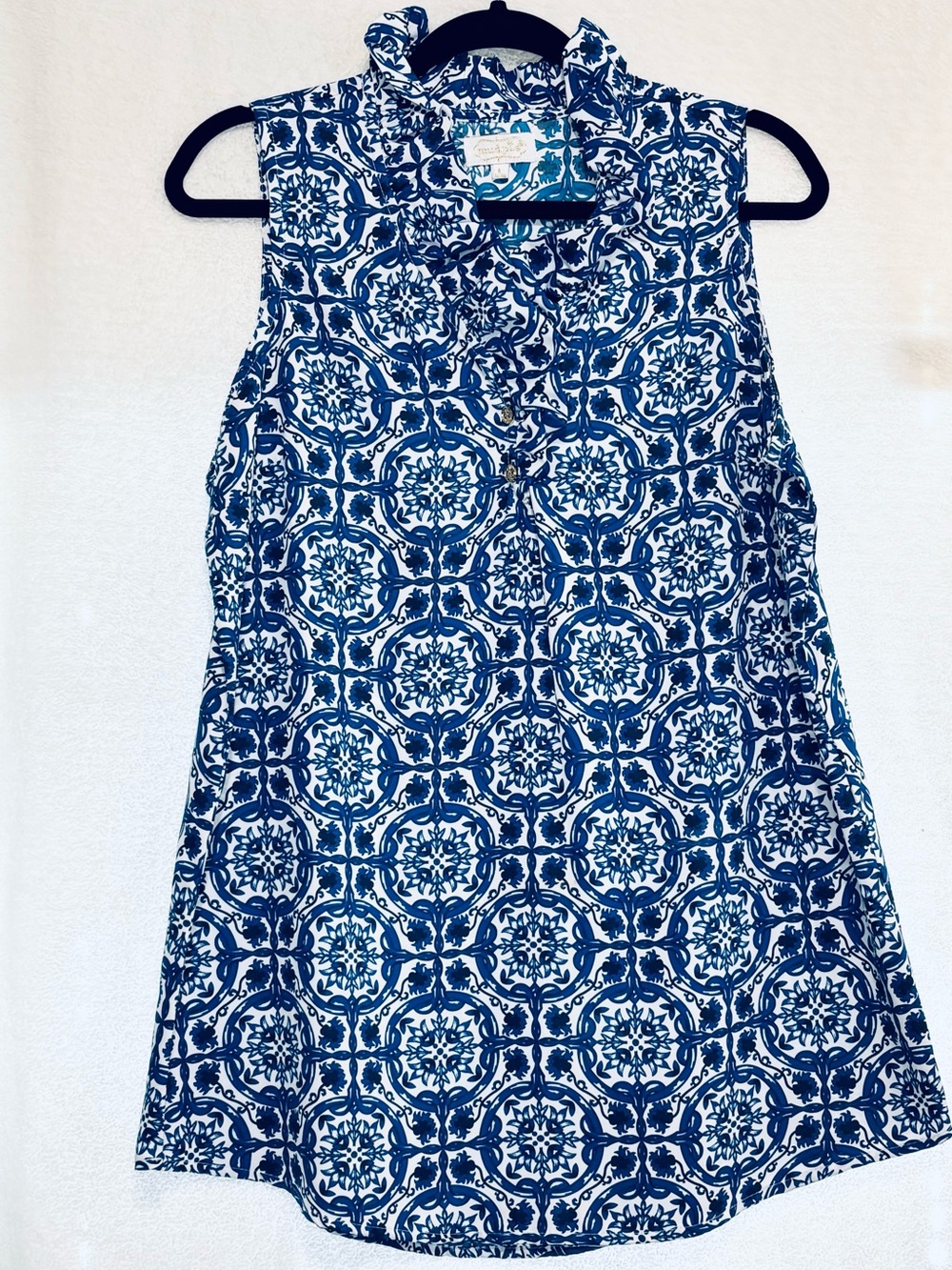 Mud Pie Whitney Blue White Medallion Ruffle Neck Tunic Top, Size L - EUC!